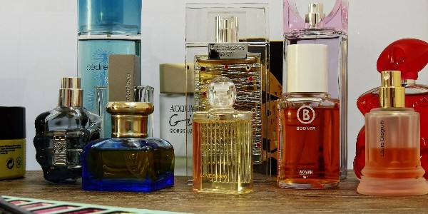 油墨噴碼機(jī)和激光打碼機(jī)到底哪個更適合化妝品行業(yè)?